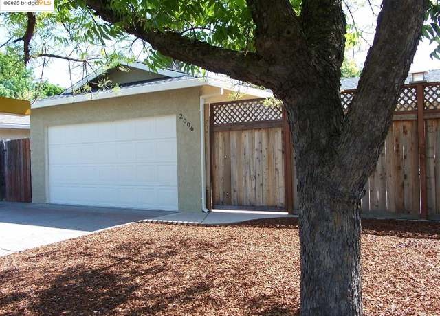 Property at 2006 Robin Dr, Fairfield, CA 94533, 4 beds, 2 baths