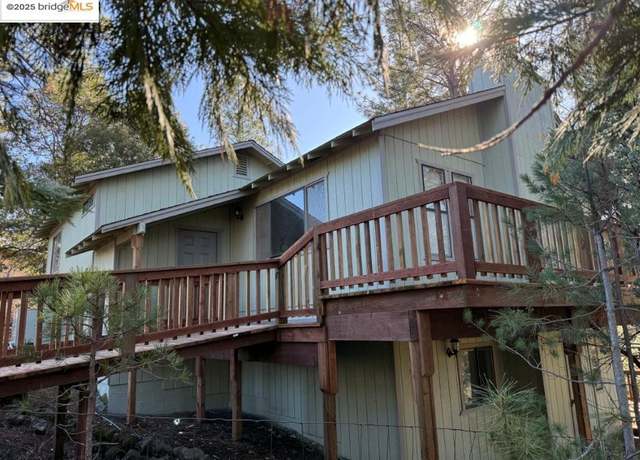 Property at 11987 Valenta Way, Groveland, CA 95321, 4 beds, 3 baths