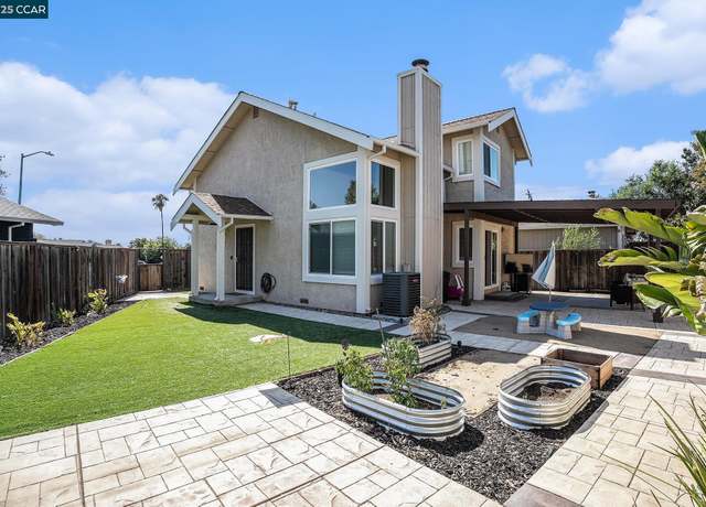 Property at 354 Hazelnut Ln, Oakley, CA 94561, 2 beds, 2.5 baths