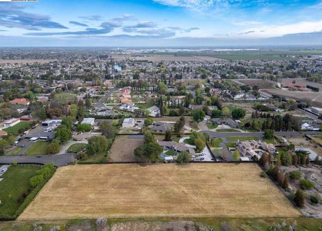 Property at 8500 W Etcheverry Dr, Tracy, CA 95304
