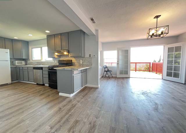 Property at 7618 Sunkist Dr, Oakland, CA 94605, 3 beds, 2 baths