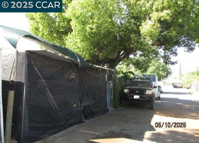 Property at 2402 Olive Ave, Atwater, CA 95301, 2 beds, 1 bath