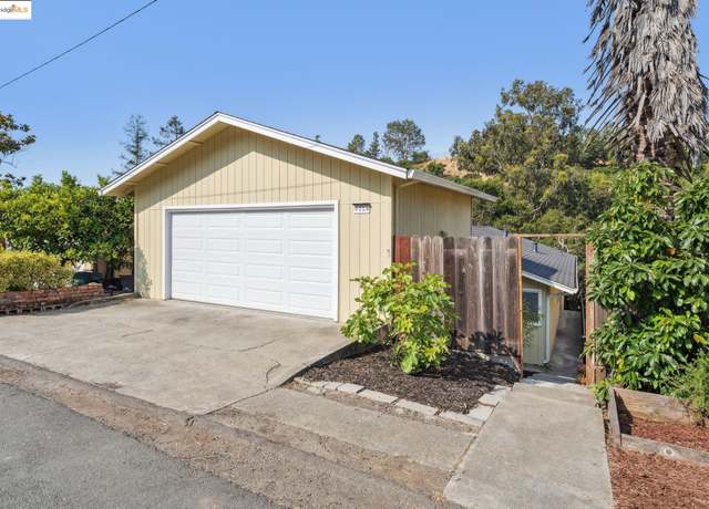 Property at 9214 Golf Links Rd, Oakland, CA 94605, 3 beds, 2 baths