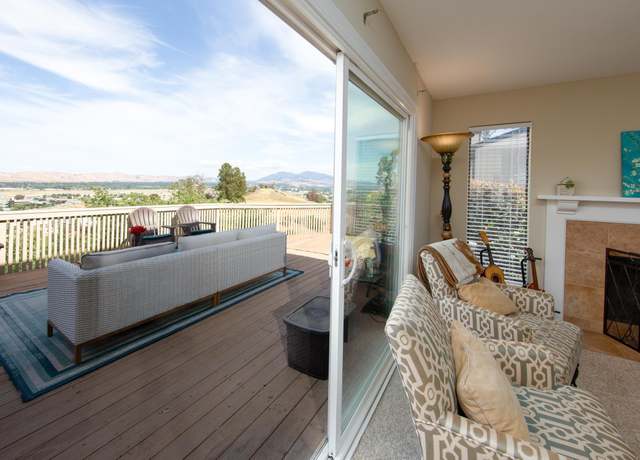 Property at 2617 Start Tree Ct, Martinez, CA 94553, 2 beds, 2.5 baths