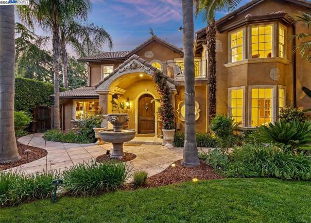 Property at 107 Verde Mesa Dr, Danville, CA 94526, 5 beds, 4.5 baths