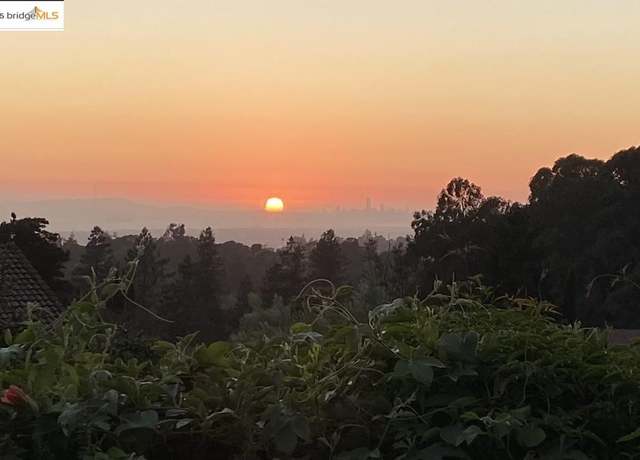 Property at 93 Thousand Oaks St, Oakland, CA 94605, 3 beds, 2.5 baths