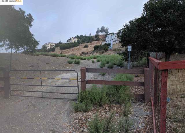 Property at 0 Redwood Rd, Oakland, CA 94619