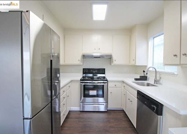 Property at 3044 Capp St, Oakland, CA 94602, 9 beds, 5 baths