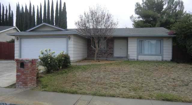 Photo of 132 Regent Dr, Pittsburg, CA 94565