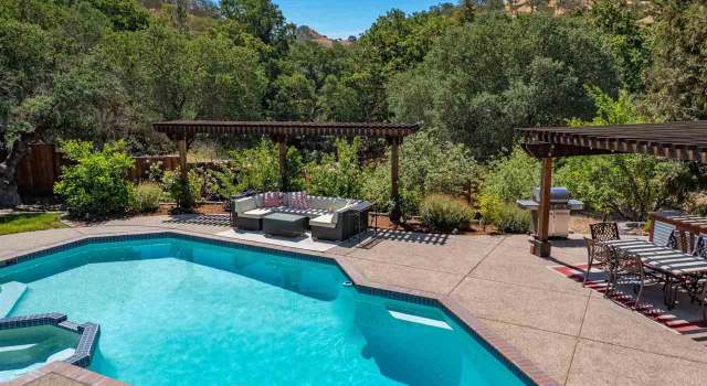 Photo of 1889 Burl Hollow Ct, Walnut Creek, CA 94596