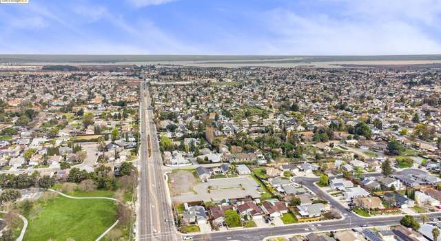 Photo of 1950 Gateway Dr, Oakley, CA 94561