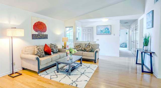 Photo of 1304 University Dr Apt 4, Menlo Park, CA 94025