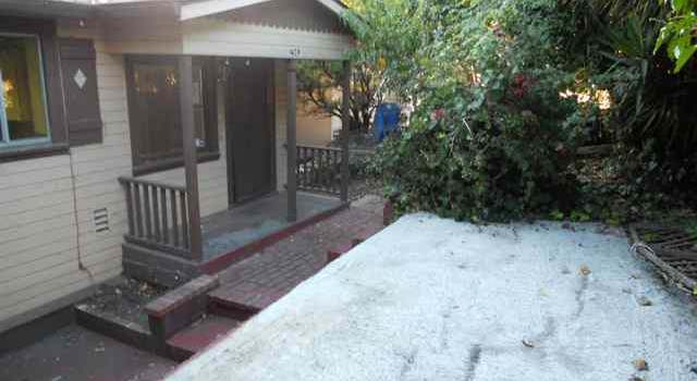 Photo of 7963 Sunkist Dr, Oakland, CA 94605