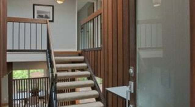 Photo of 6924 Ridgewood Dr, Oakland, CA 94611