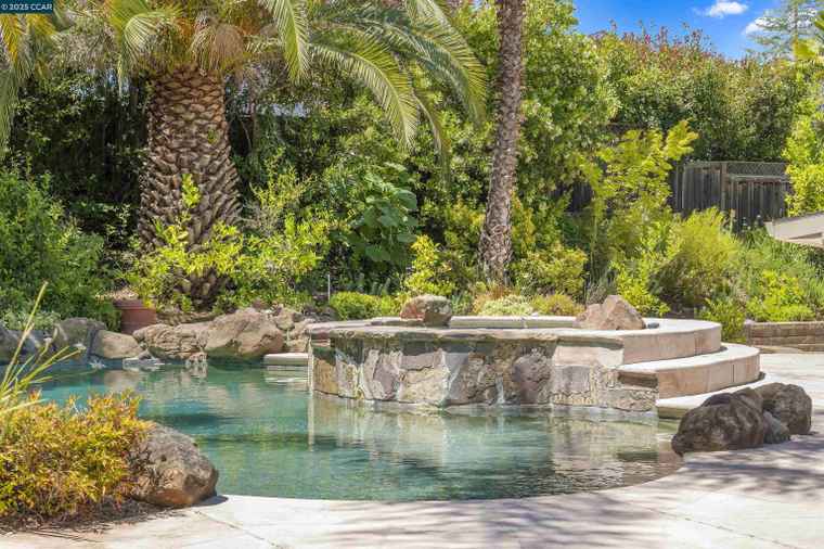 Photo of 14 Dublin Ct Pleasant Hill, CA 94523