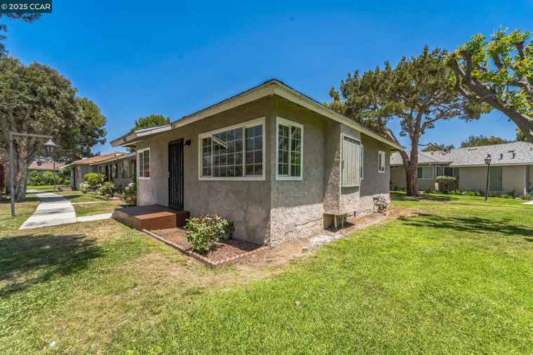 Photo of 23230 Anchor Ave #106 Carson, CA 90745