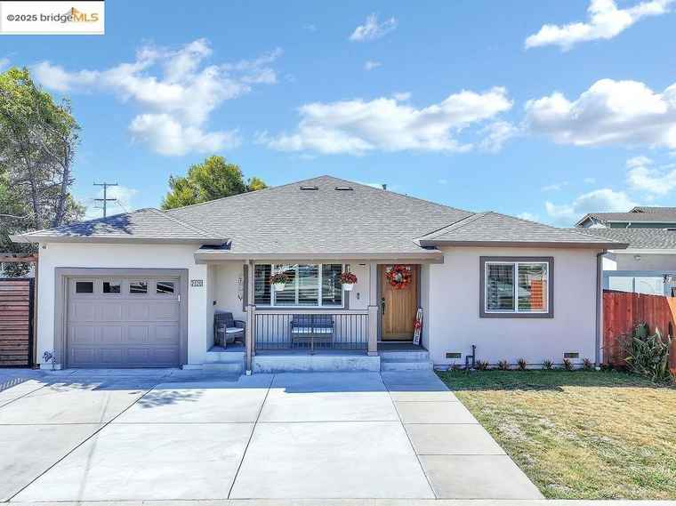 Photo of 2020 Virginia Ave Richmond, CA 94804
