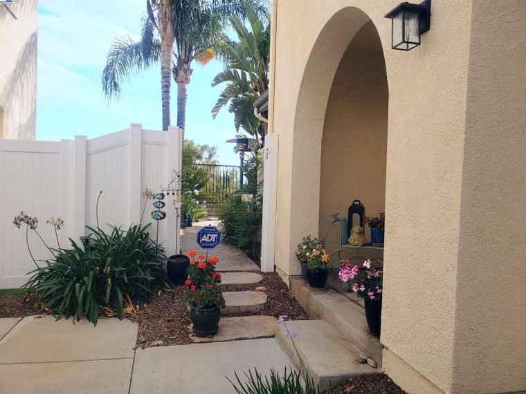 Photo of 24350 Lorenzo Ln Valencia (santa Clarita), CA 91355