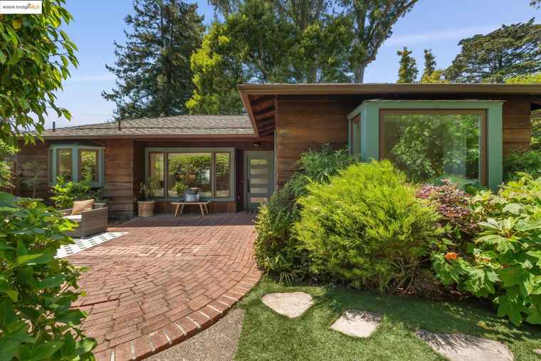 Photo of 1270 Queens Rd Berkeley, CA 94708
