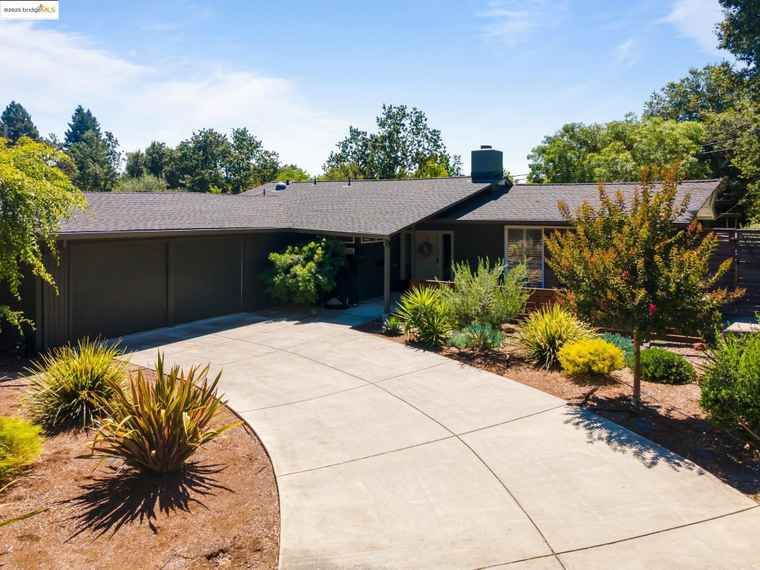 Photo of 2041 Hidden Valley Dr Santa Rosa, CA 95404
