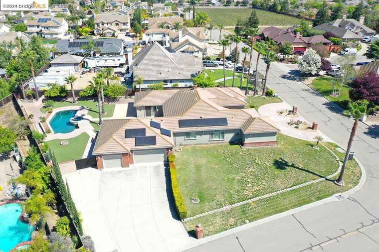 Photo of 2710 Placer Dr Oakley, CA 94561