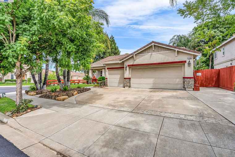 Photo of 1154 Juniper St Brentwood, CA 94513