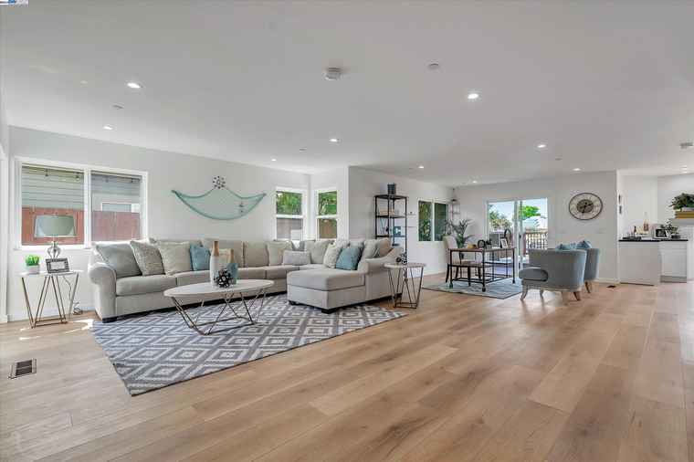 Photo of 1642 Dune Point Ct Discovery Bay, CA 94505