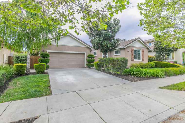 Photo of 1029 Clear Lake Dr Oakley, CA 94561