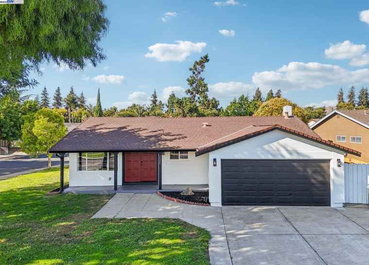 Photo of 32226 Crest Ln Union City, CA 94587