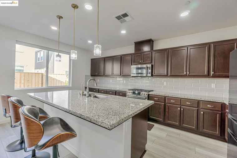 Photo of 5390 Shenandoah Valley Ln Antioch, CA 94531