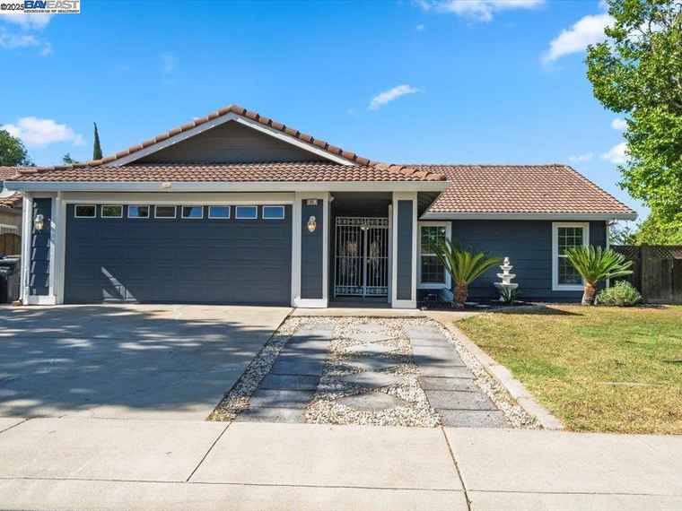 Photo of 415 Amber Ct Tracy, CA 95376