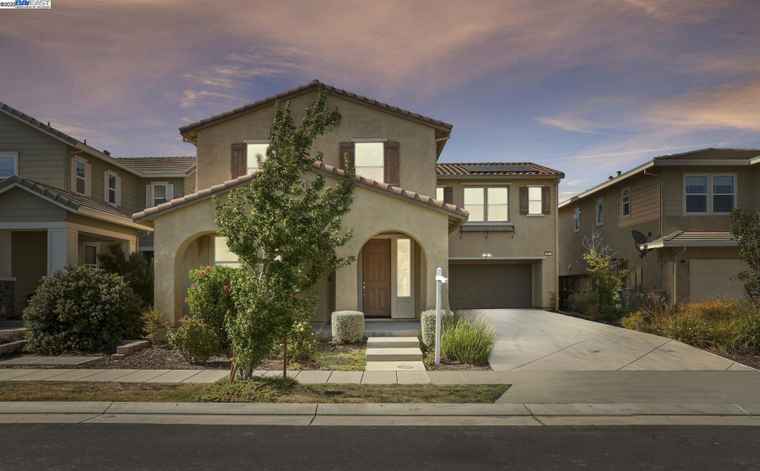 Photo of 607 W Huntington Ave Mountain House, CA 95391