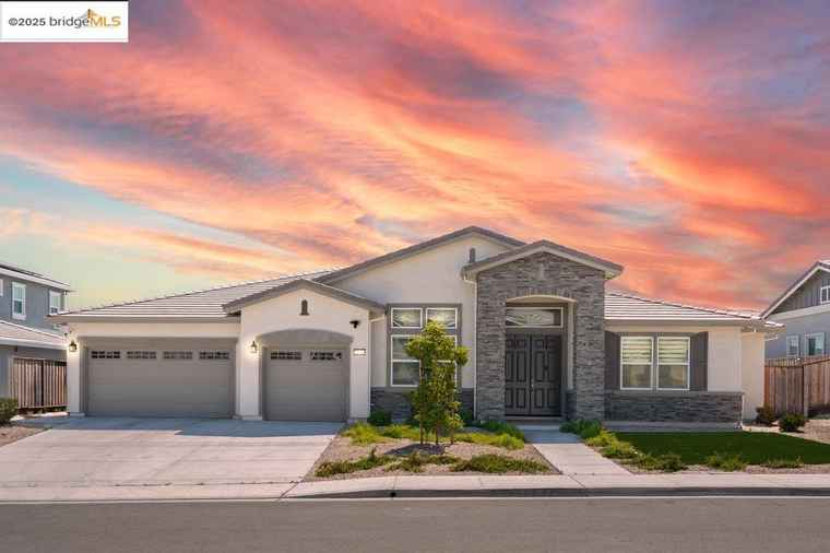 Photo of 304 Adora Ln Oakley, CA 94561