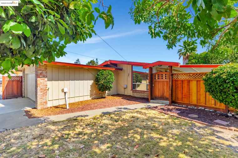 Photo of 27624 Orlando Ave Hayward, CA 94545