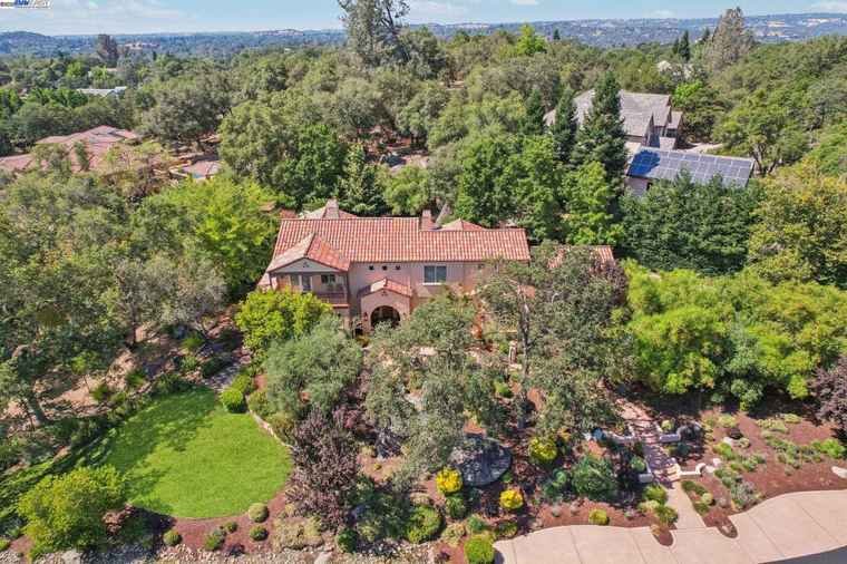 Photo of 9742 Rim Rock Cir Loomis, CA 95650