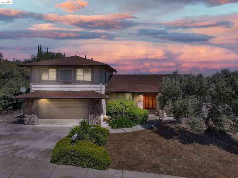 Photo of 100 Yellowood Pl Pittsburg, CA 94565