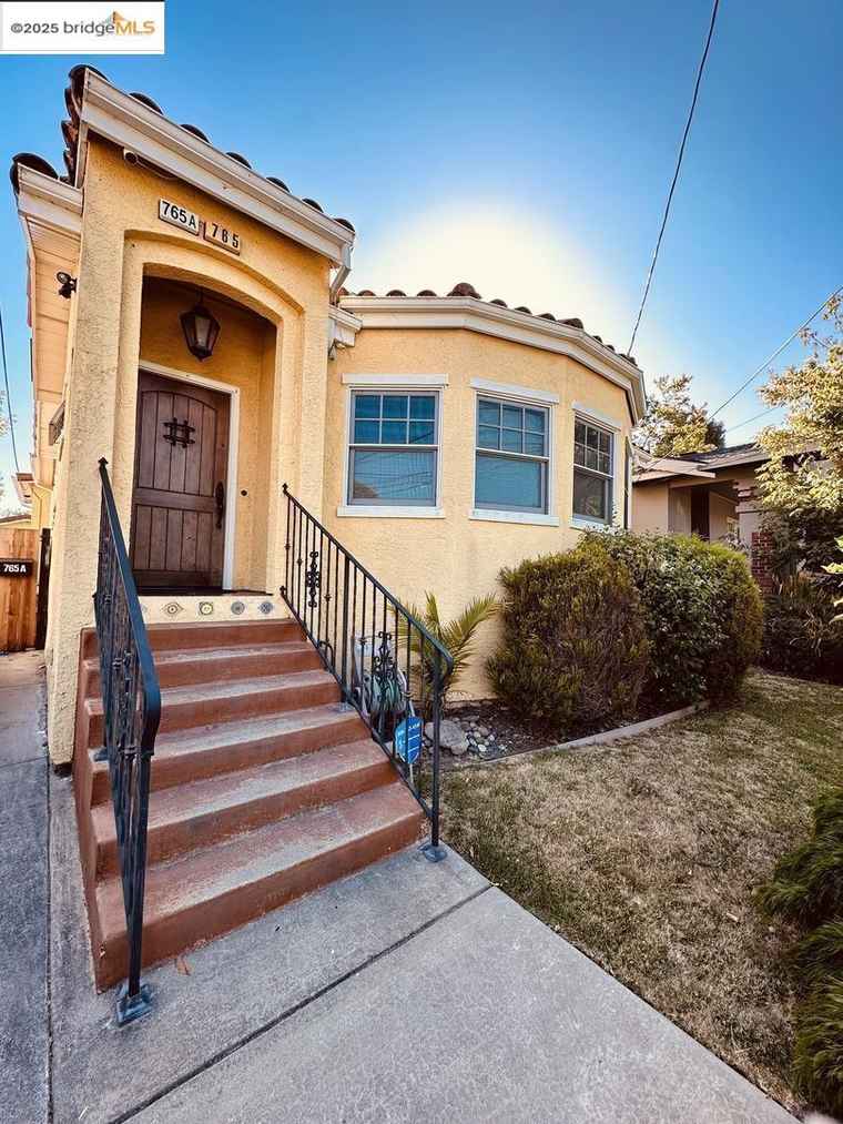 Photo of 765 Farringdon Ln Burlingame, CA 94010