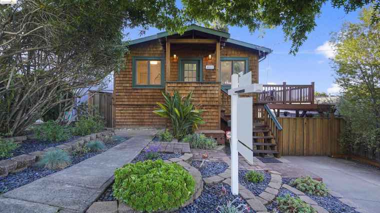Photo of 4032 Midvale Ave Oakland, CA 94602