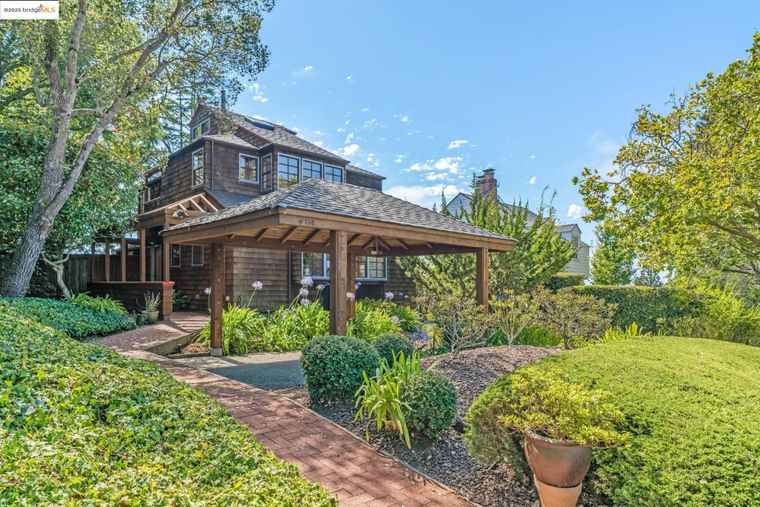 Photo of 558 Woodmont Ave Berkeley, CA 94708