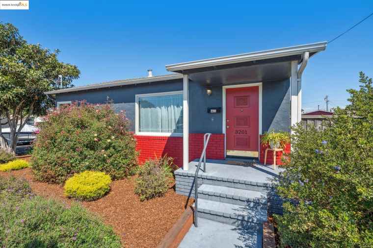 Photo of 3201 Rheem Ave Richmond, CA 94804