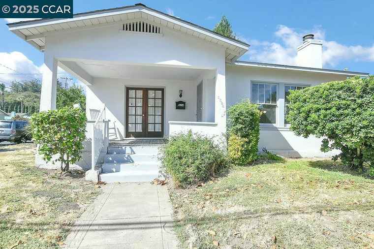 Photo of 1634 Alhambra Ave Martinez, CA 94553