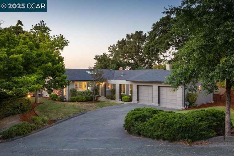 Photo of 2554 Mockingbird Hill Rd Walnut Creek, CA 94597