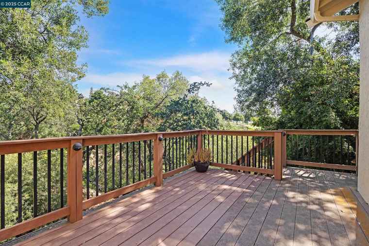 Photo of 14 Saint Louis Ln Pleasant Hill, CA 94523