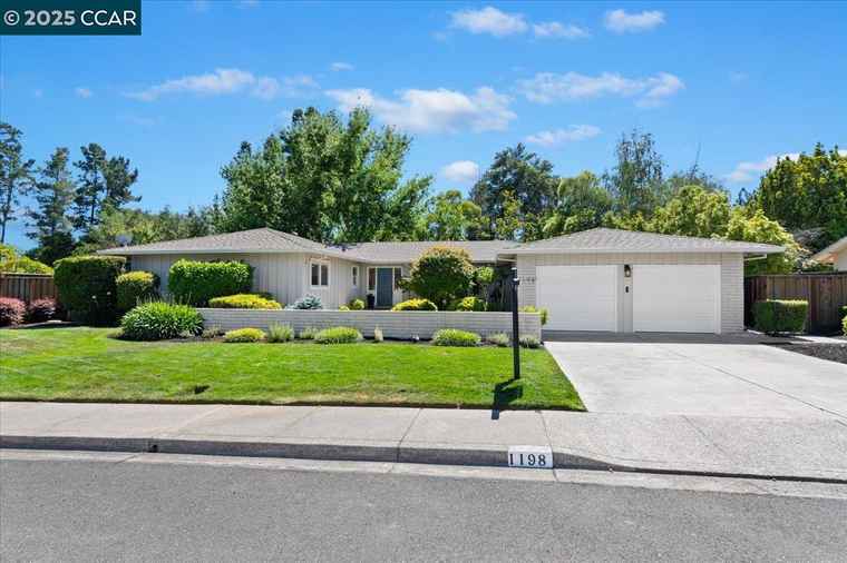 Photo of 1198 Larch Ave Moraga, CA 94556