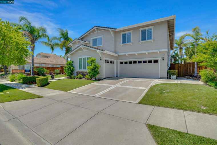 Photo of 147 E Country Club Dr Brentwood, CA 94513