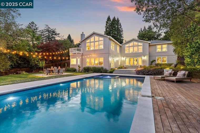 Photo of 121 Meadow View Rd Orinda, CA 94563