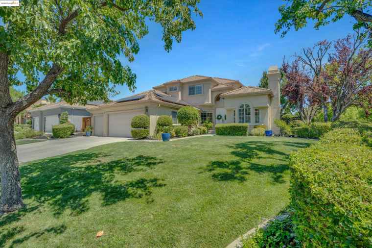Photo of 805 Devonshire Loop Brentwood, CA 94513