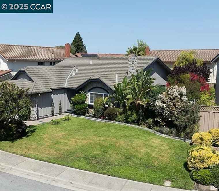 Photo of 265 Woodbridge Cir San Mateo, CA 94403