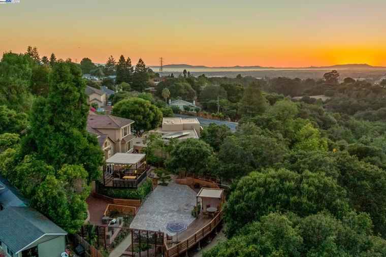 Photo of 25444 University Ct Hayward, CA 94542