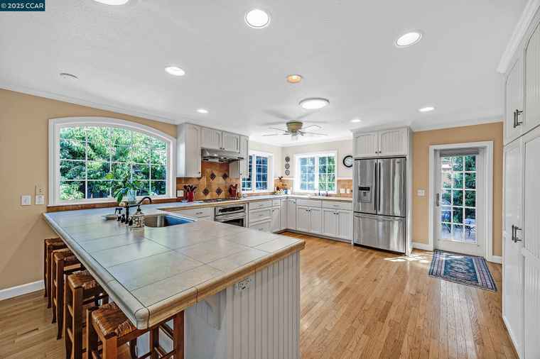 Photo of 6129 Crater Lake Ct Pleasanton, CA 94588